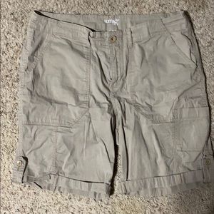 Women’s Terra & Sky Tan Cargo Shorts. Size 14W.